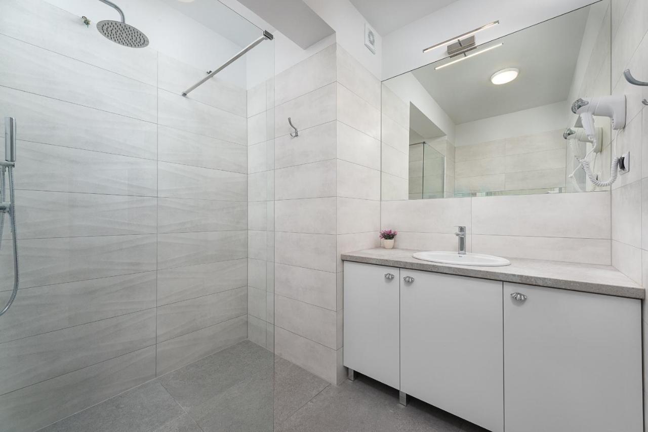 Roza Baltyku - Apartamenty I Pokoje A Debki Bagian luar foto